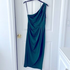 BRAND NEW - middi length dress